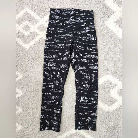 Lululemon  Black/White Print Crop Leggings  Size 4 - Picture 1 of 3